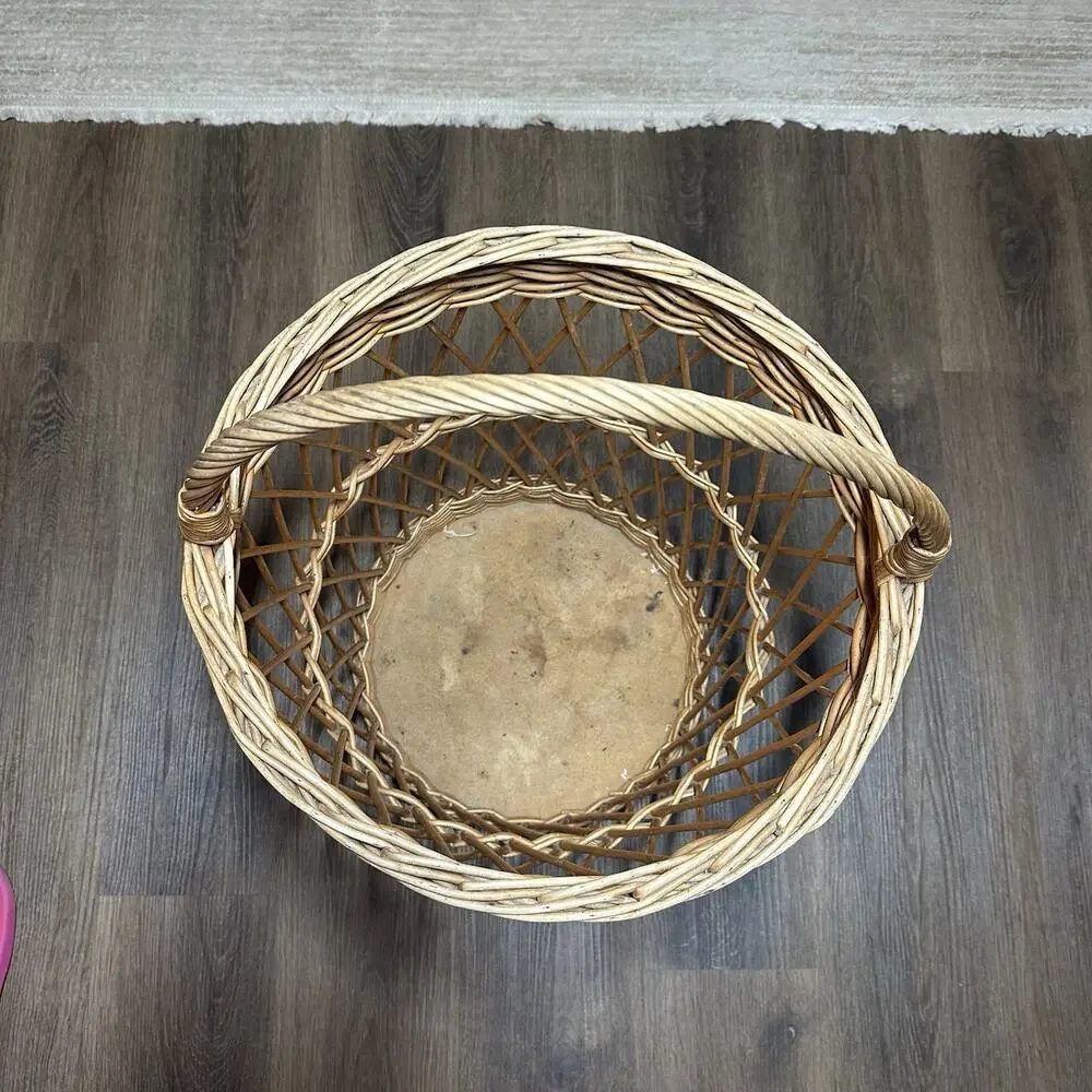 Vtg Large Wicker Rattan Woven Lattice Laundry Storage Basket w/ Handle Brown 26